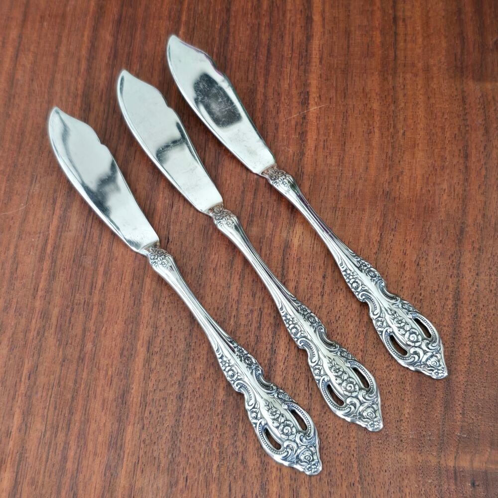 Oneida Renoir-Pembrooke Flat Handle Master Butter Knife Stainless Victoriana